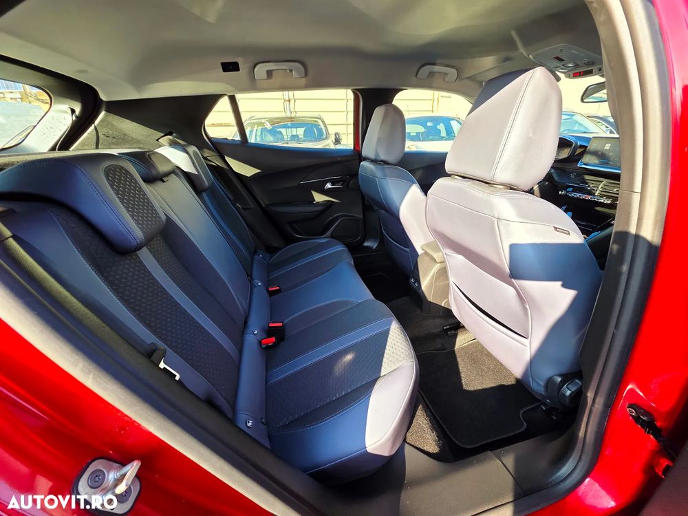 Peugeot 2008 PureTech 130 EAT8 GT Pack - 17