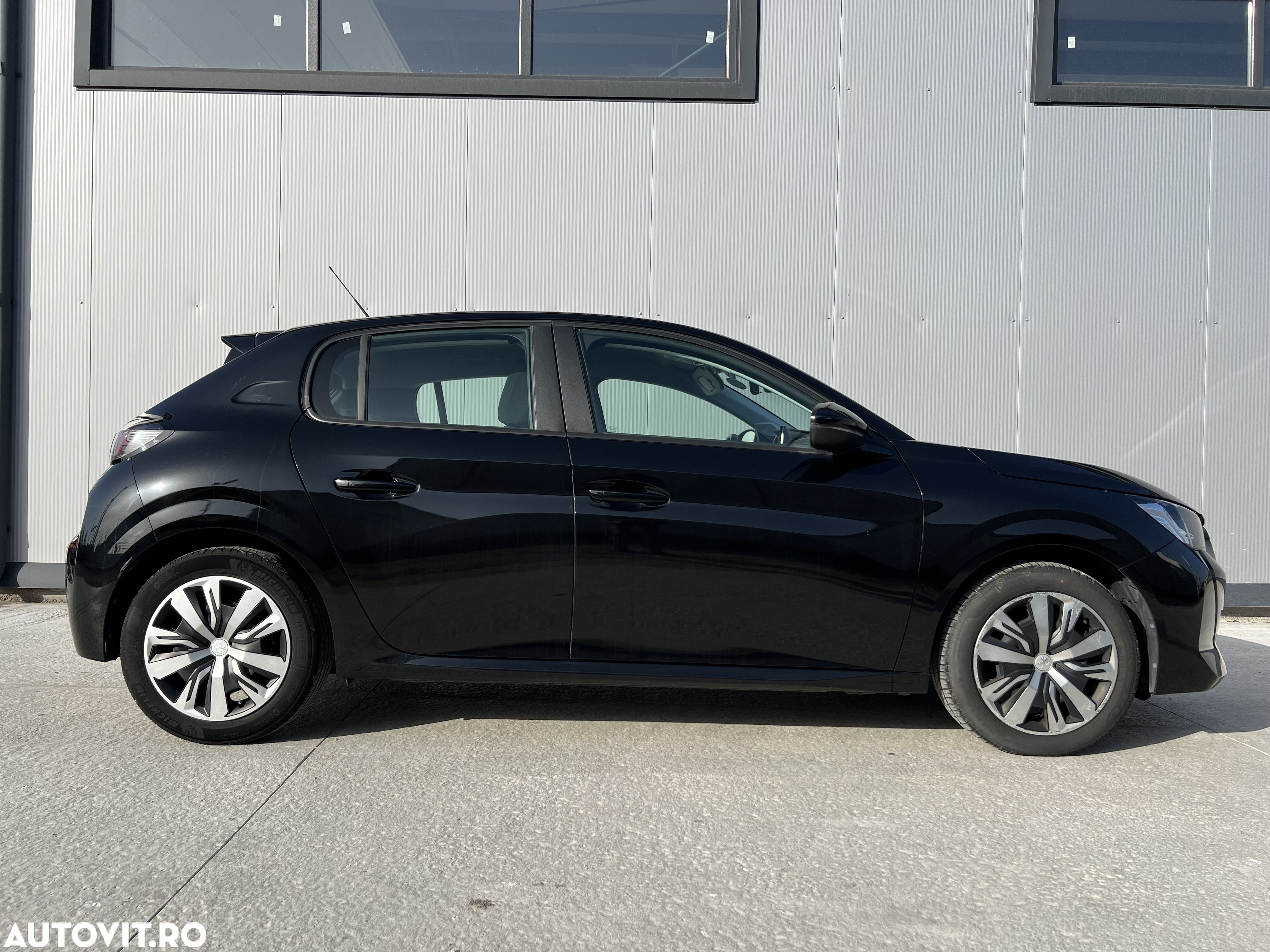 Peugeot 208 1.2L PureTech 75 S&S BVM5 Active - 7