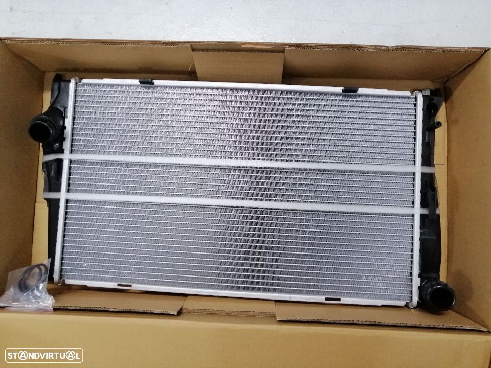 Radiador água Bmw Série 1 e 3 E81 E87 E90 E91 NOVO - 1