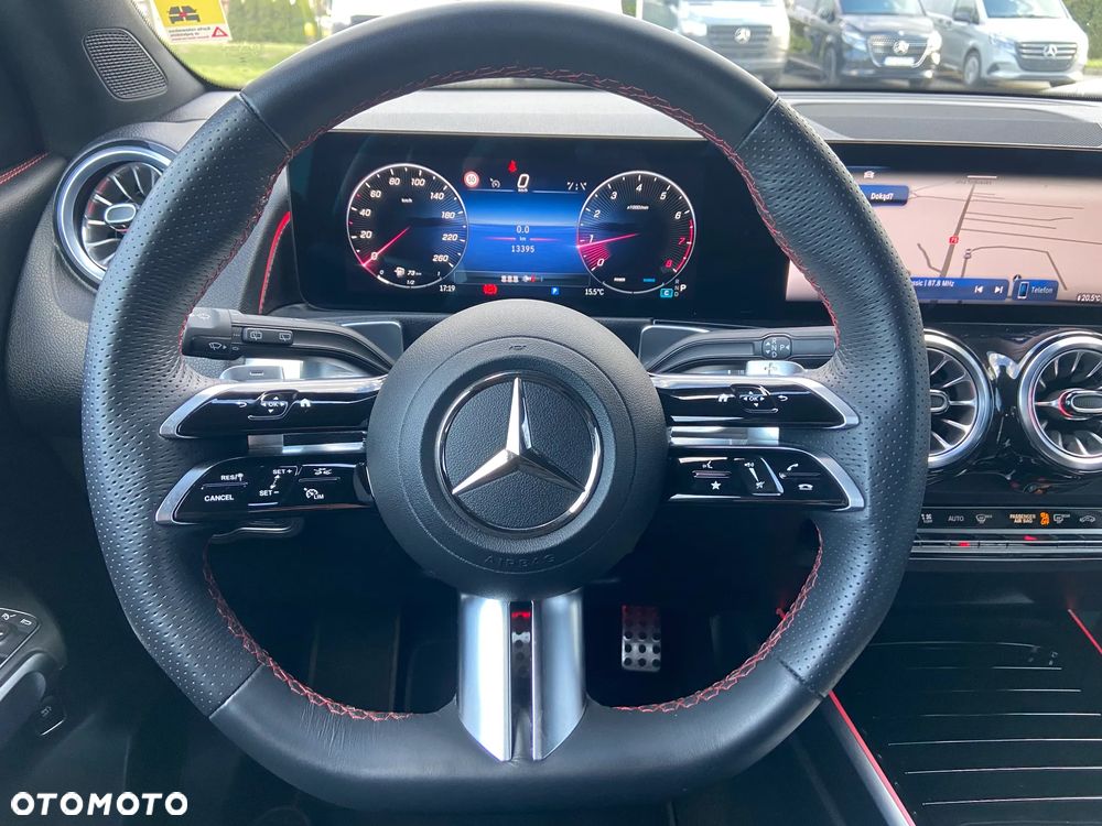 Mercedes-Benz GLB 200 AMG Line 7G-DCT - 12