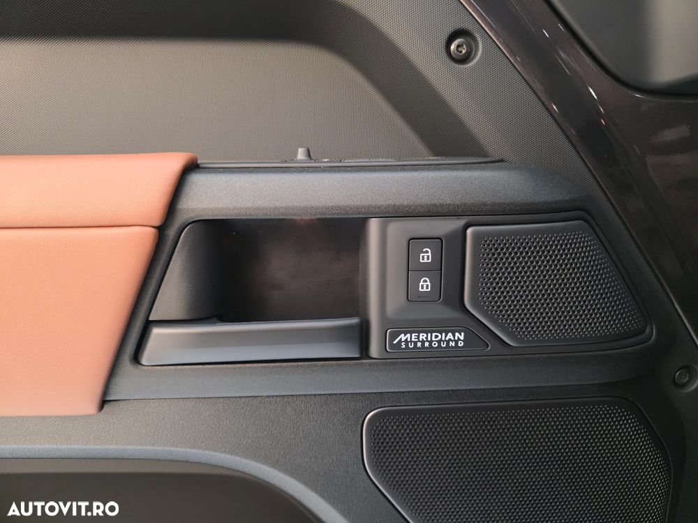 Land Rover Defender - 17