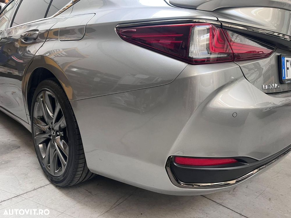 Lexus Seria ES 300h F Sport+ - 4
