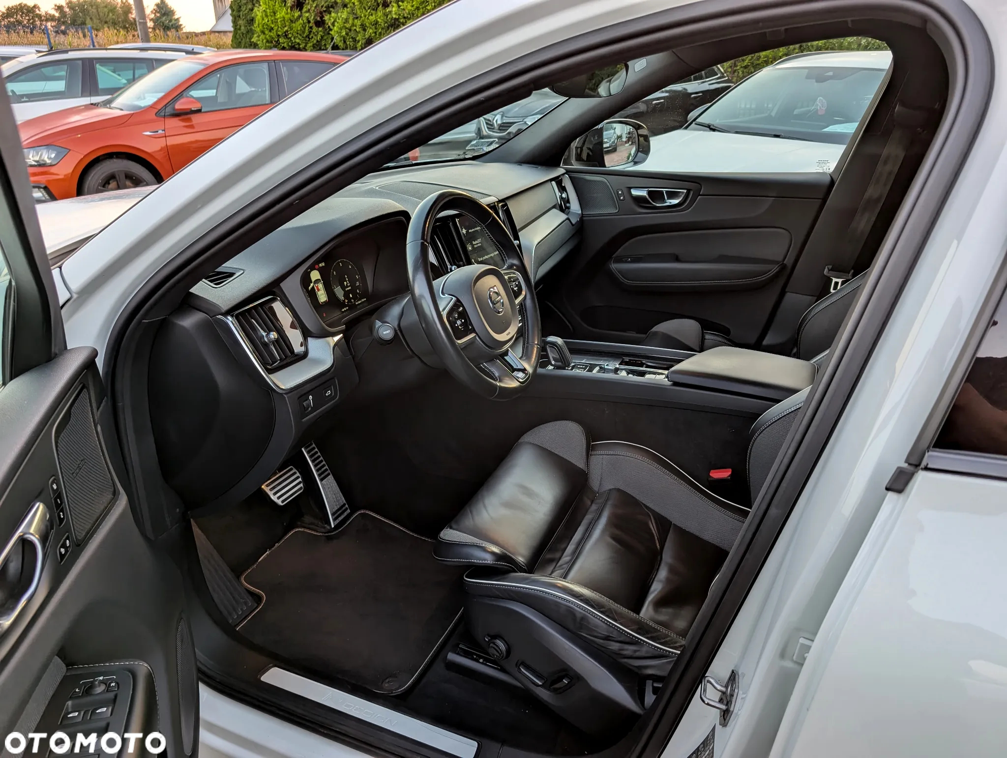 Volvo XC 60 B5 D AWD R-Design - 14
