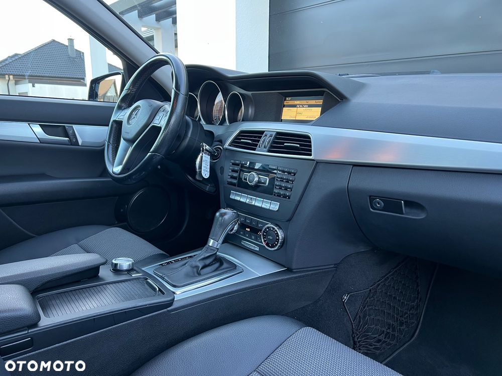 Mercedes-Benz Klasa C 180 CGI Automatik BlueEFFICIENCY Avantgarde - 19