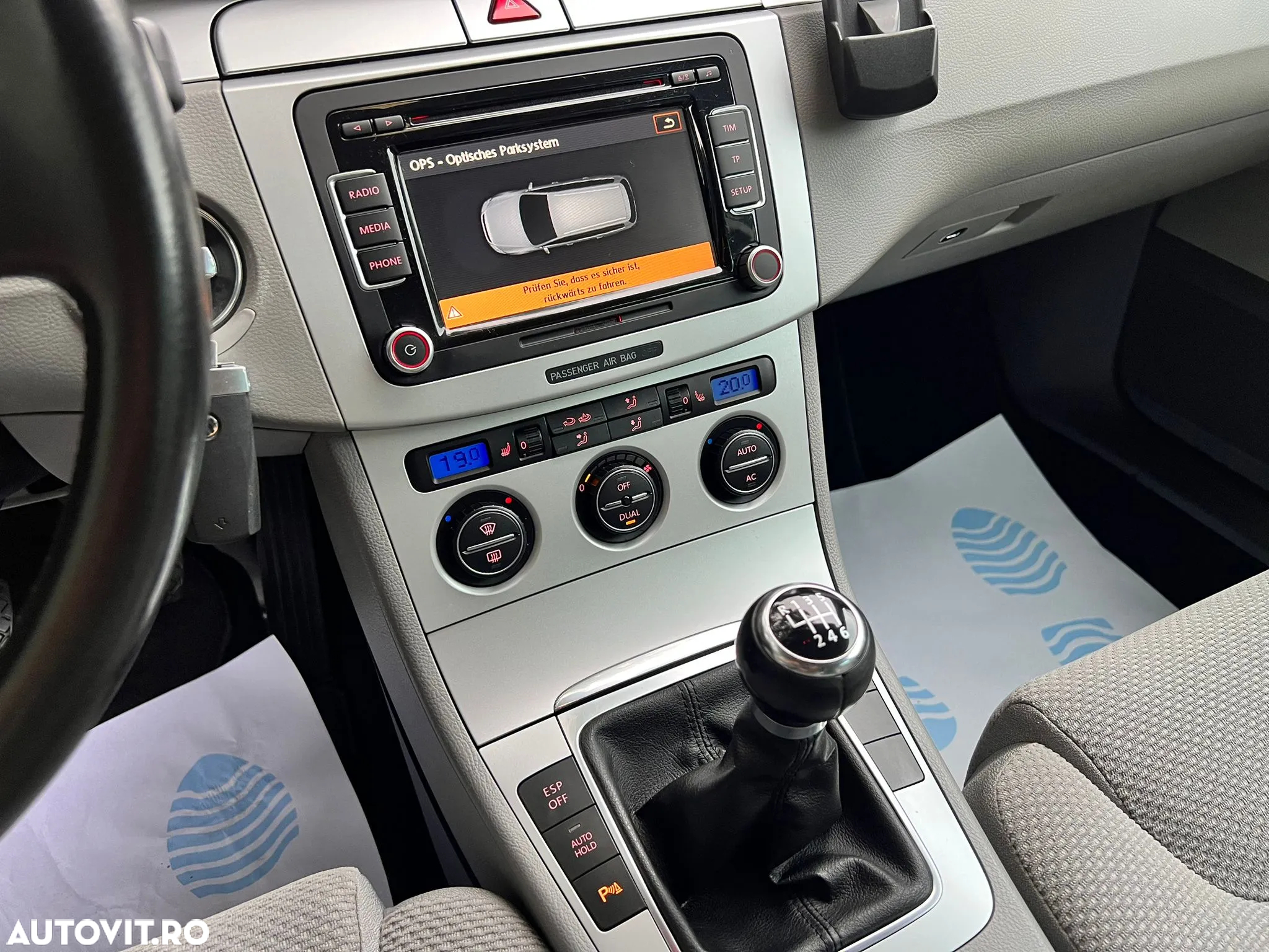 Volkswagen Passat Variant 2.0 TDI BlueMotion Technology DPF Comfortline - 14