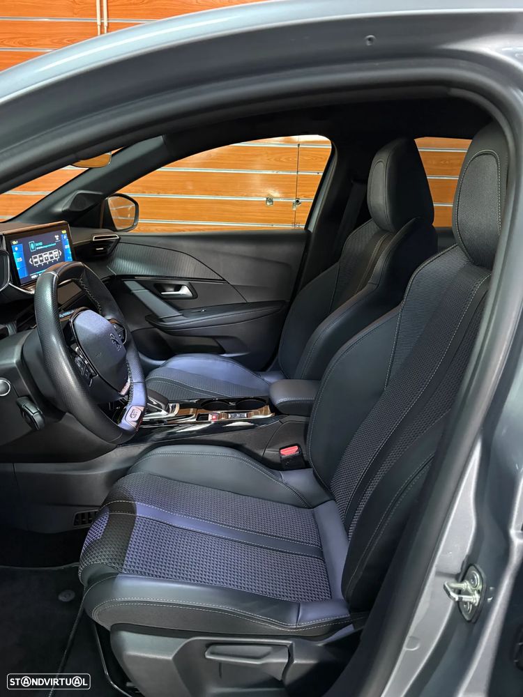Peugeot e-208 GT - 12
