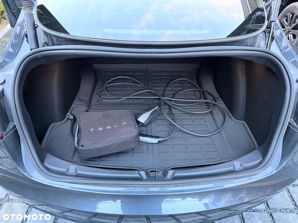 Tesla Model 3 - 10