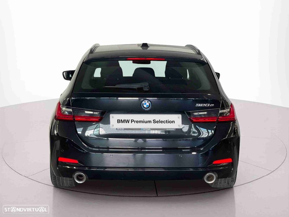BMW 320 e Touring Auto - 4