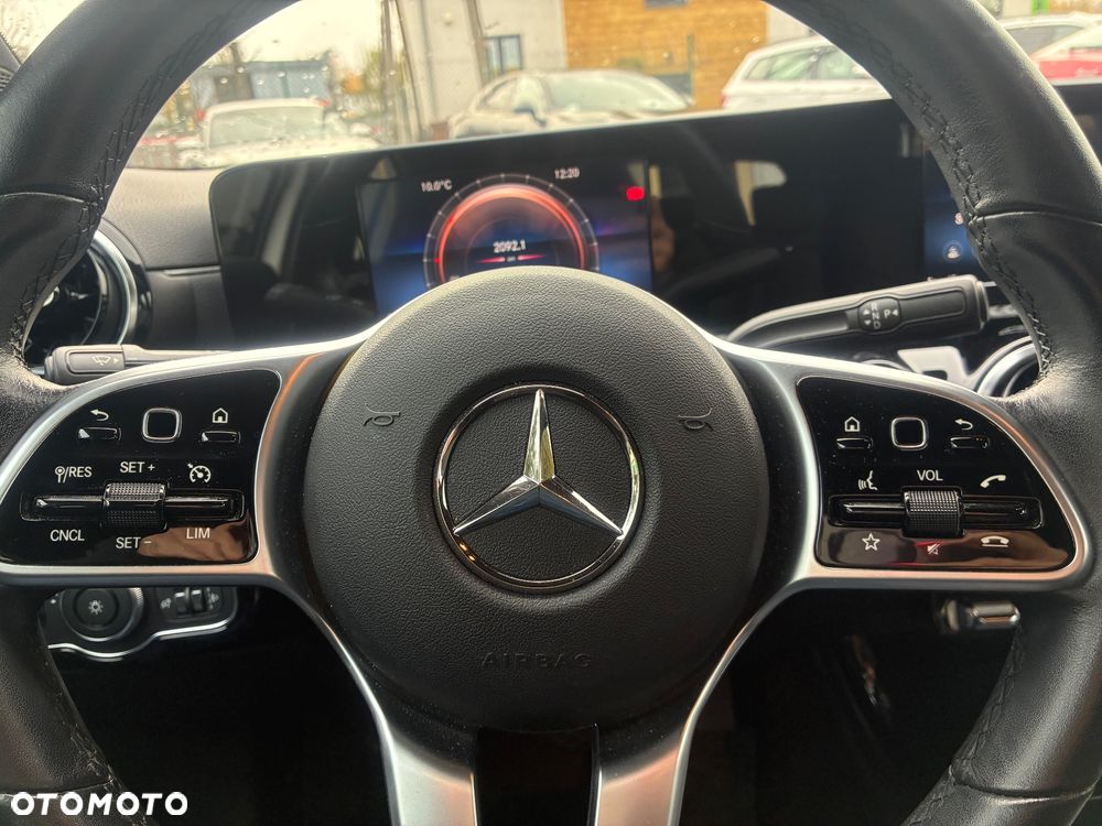 Mercedes-Benz Klasa A 180 7G-DCT - 25