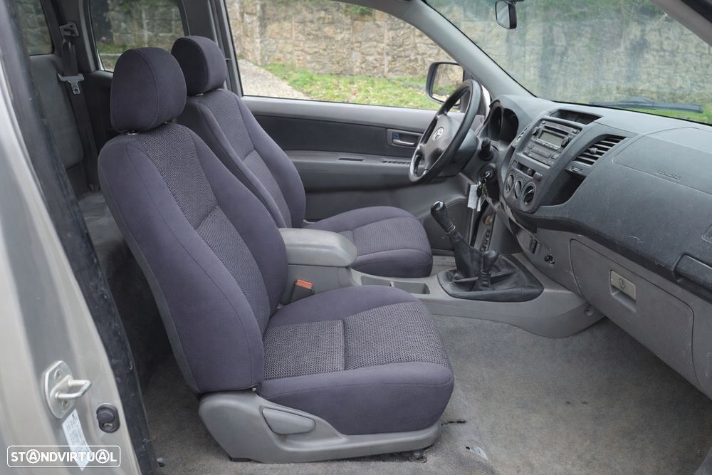 Toyota Hilux 4x4 Extra Cab Sol - 20
