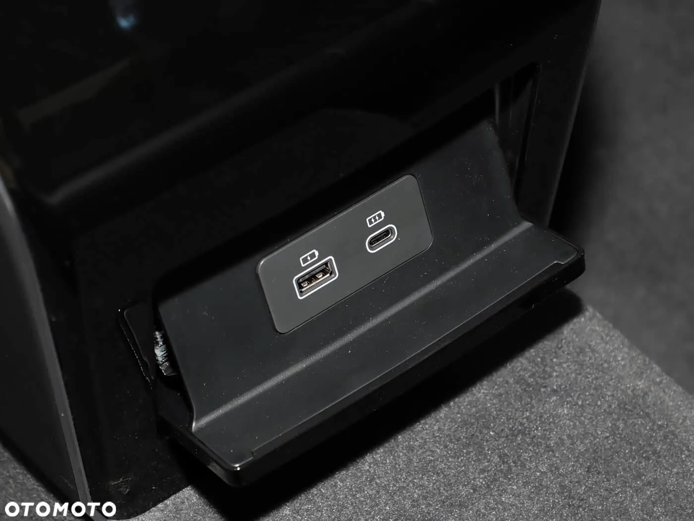Hongqi H9 Standard - 25