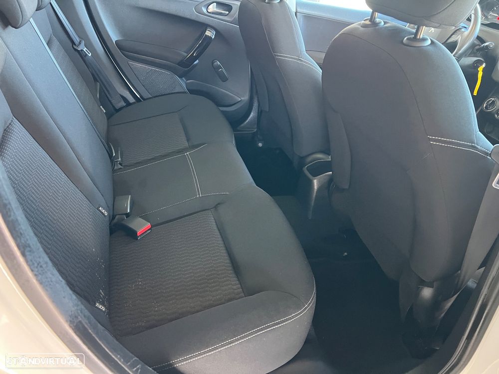 Peugeot 208 1.2 PureTech Style - 11