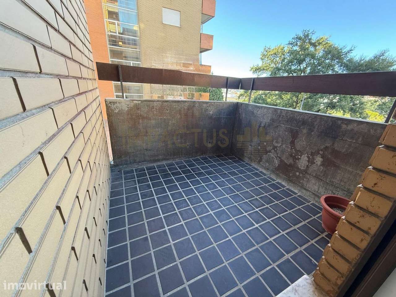 Apartamento T2 com garagem no centro - Grande imagem: 4/20