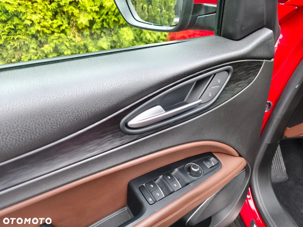 Alfa Romeo Stelvio - 16