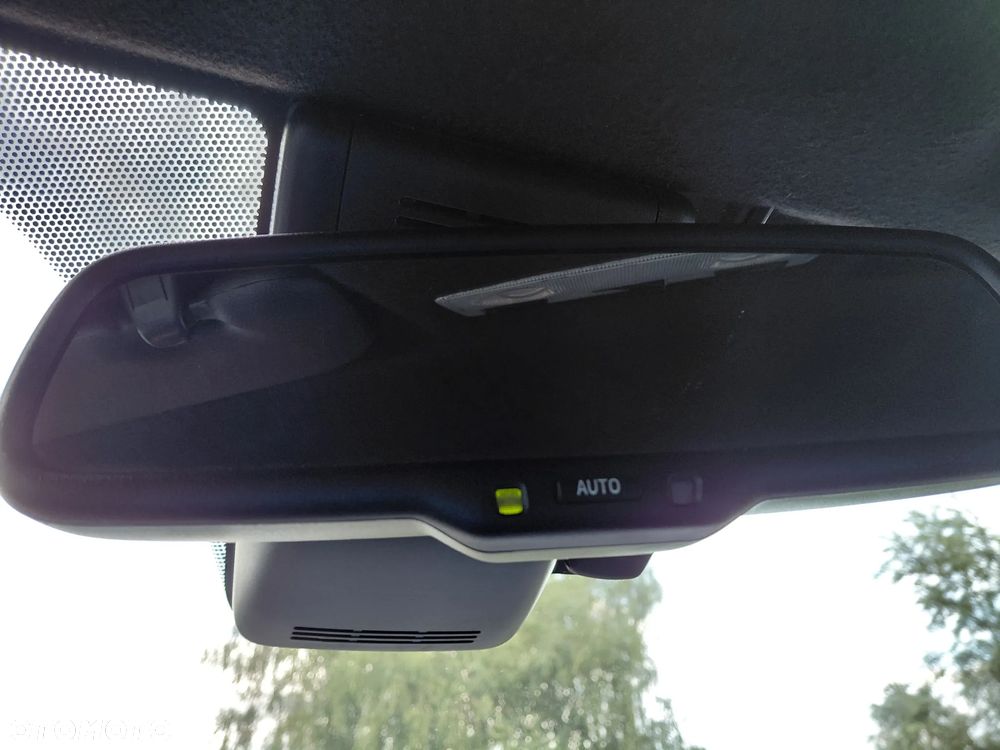 Toyota Yaris Hybrid 100 Premium - 11
