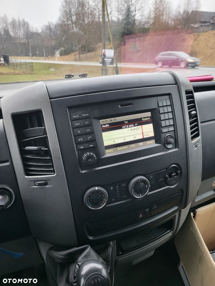 Mercedes-Benz Sprinter kontener windą - 14