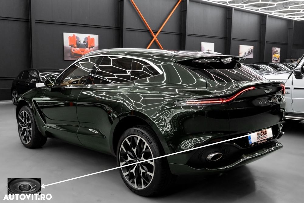 Aston Martin DBX - 5