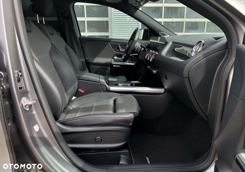 Mercedes-Benz GLA - 23