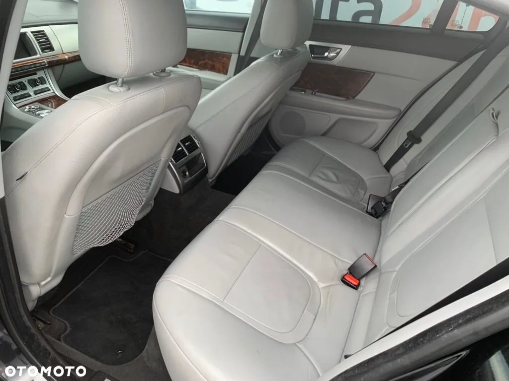Jaguar XF 3.0 V6 D S Luxury - 10