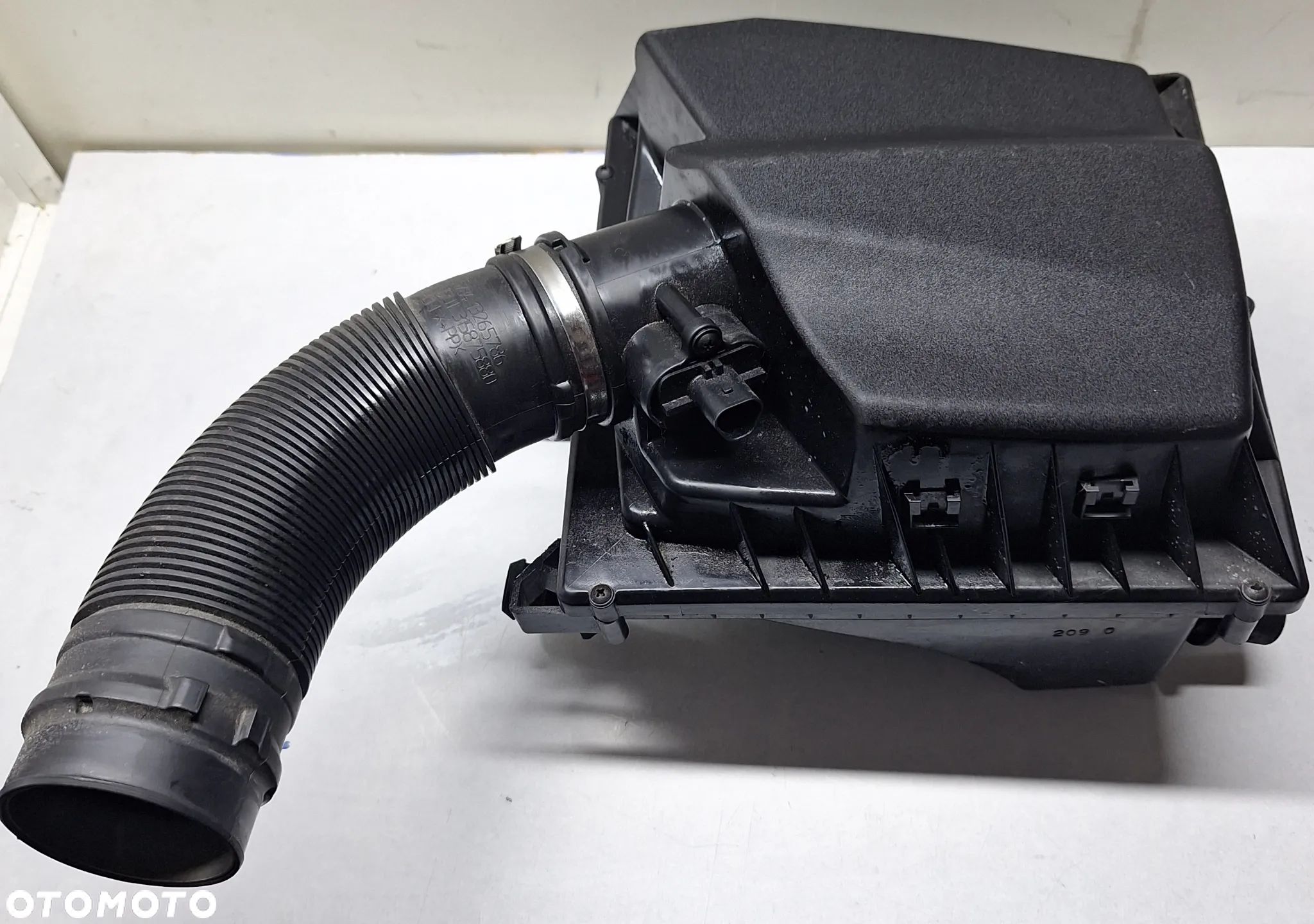 OBUDOWA FILTRA POWIETRZA +PRZEPŁYWOMIERZ -13272758 -OPEL ASTRA J /1,4 TURBO - 1