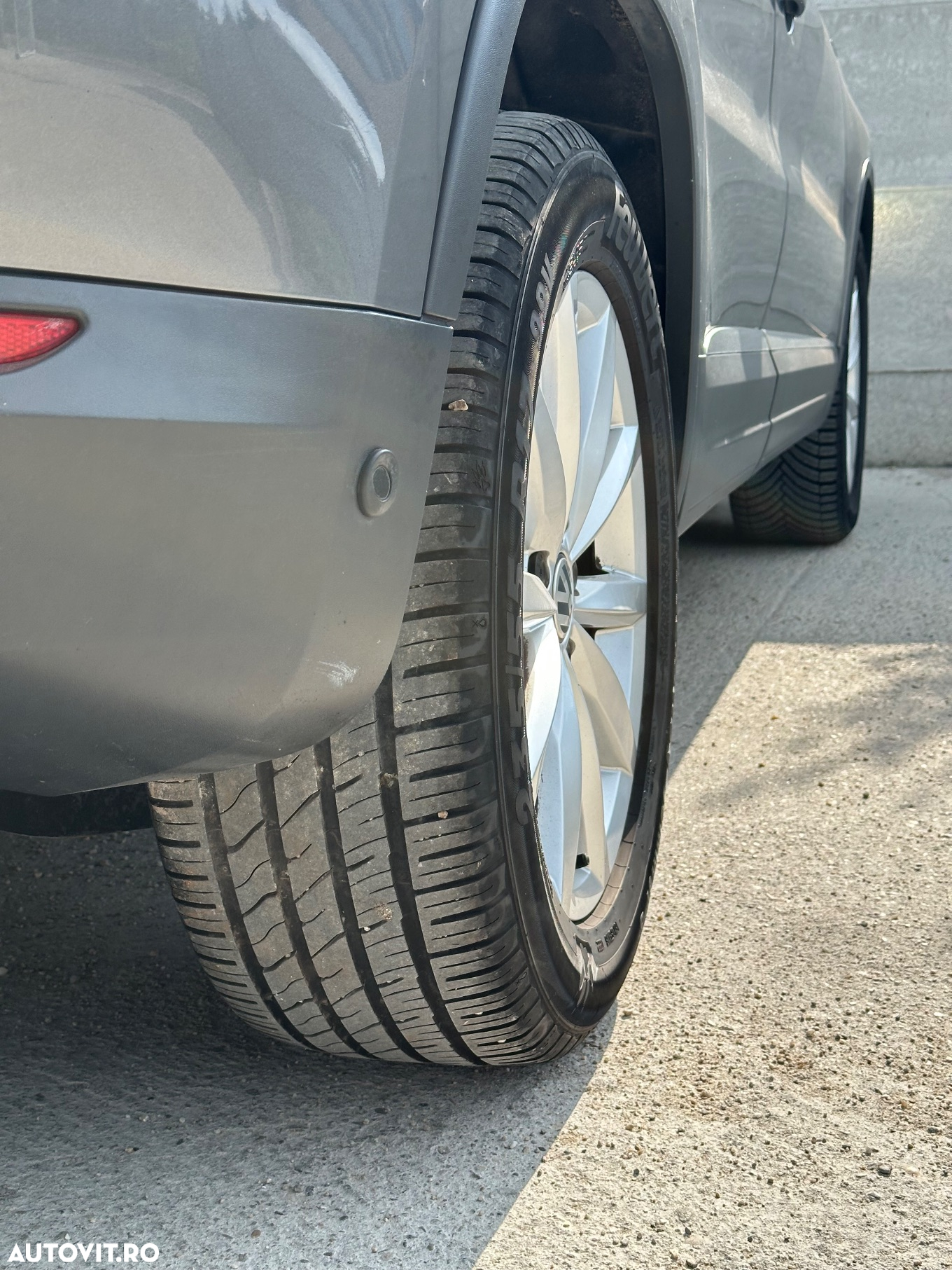 Volkswagen Tiguan - 12