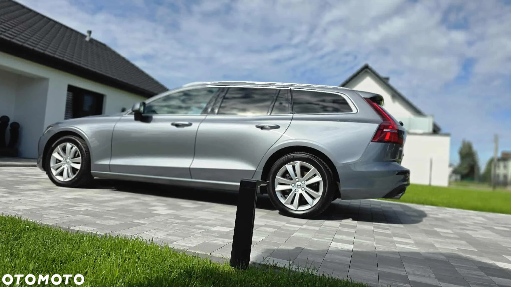 Volvo V60 D4 AWD Momentum Pro - 4