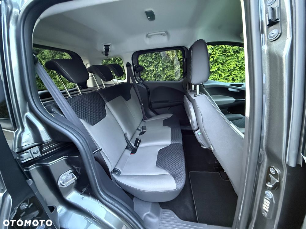 Ford Courier - 17