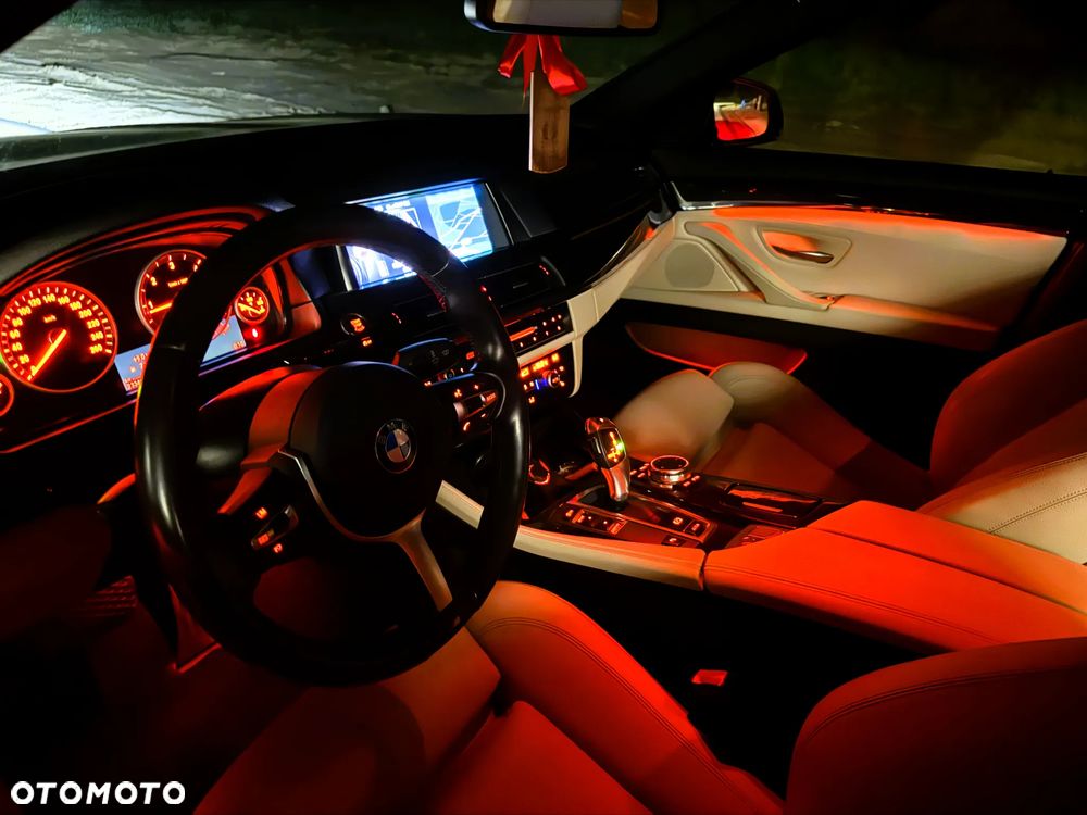 BMW Seria 5 525d Sport-Aut Luxury Line - 24