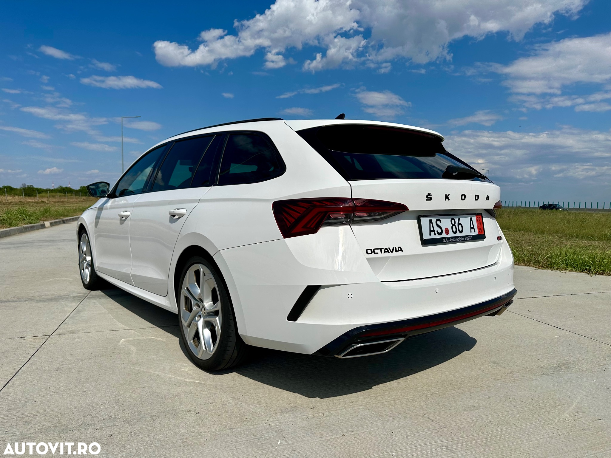 Skoda Octavia 2.0 TDI DSG RS Plus - 4