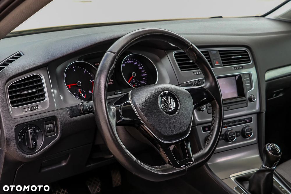 Volkswagen Golf 1.6 TDI DPF Highline - 29