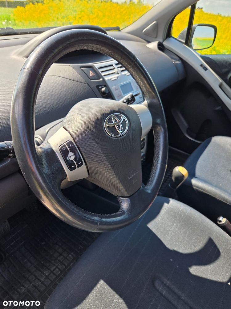 Toyota Yaris 1.3 Sol - 11