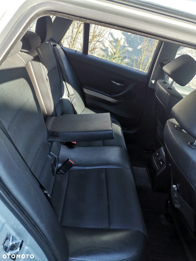 BMW Seria 3 325i - 4