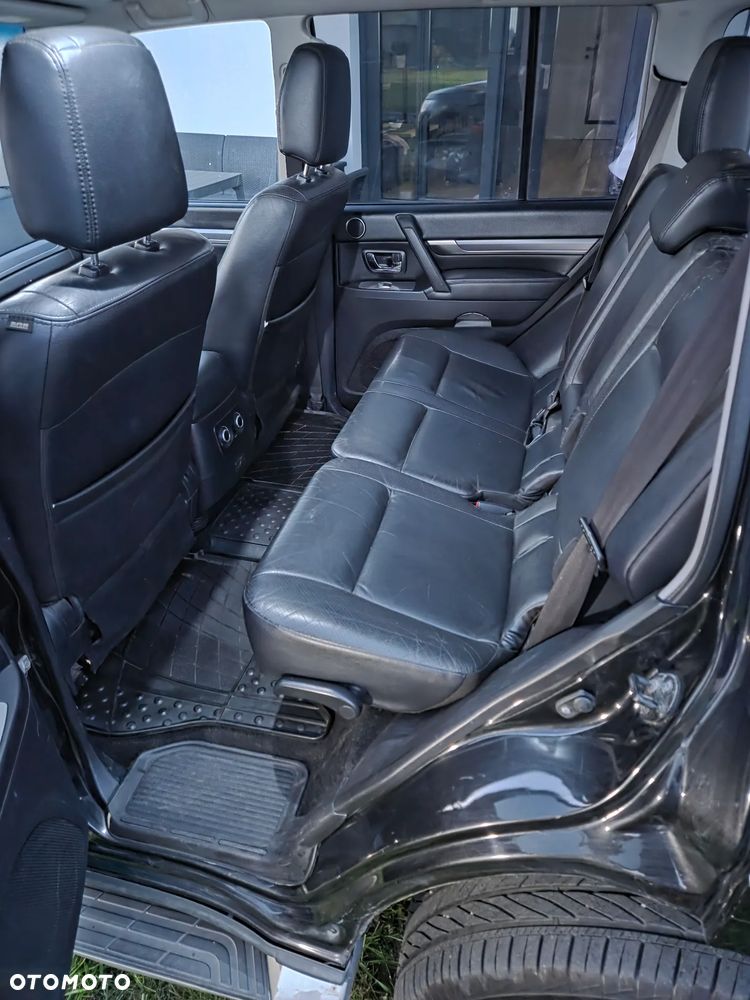 Mitsubishi Pajero - 16