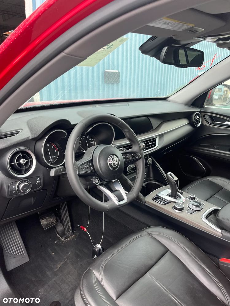 Alfa Romeo Stelvio 2.0 Turbo 16V AT8-Q4 Ti - 11
