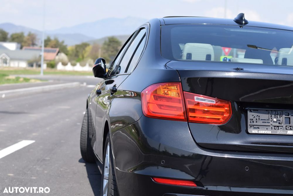 BMW Seria 3 320d Sport-Aut. Sport Line - 31