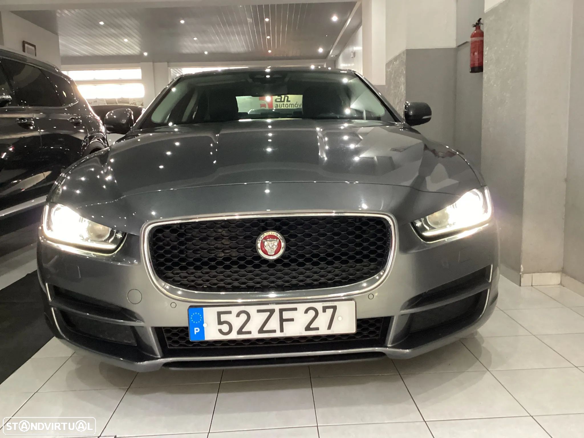 Jaguar XE - 1