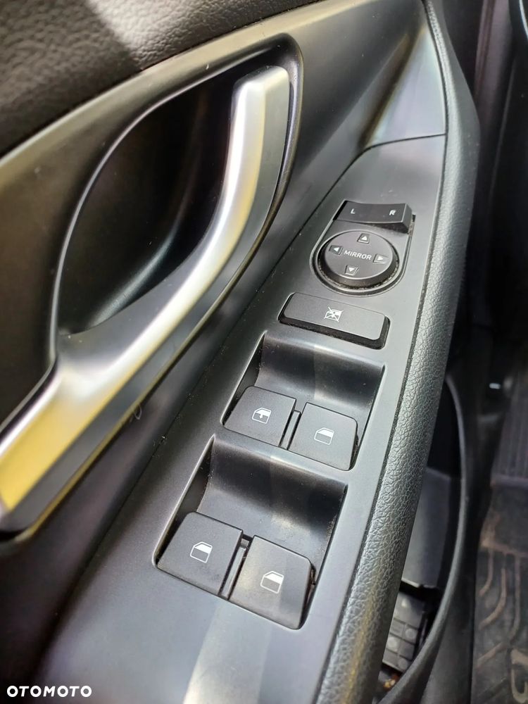 Hyundai i30 1.6 D Classic + - 6