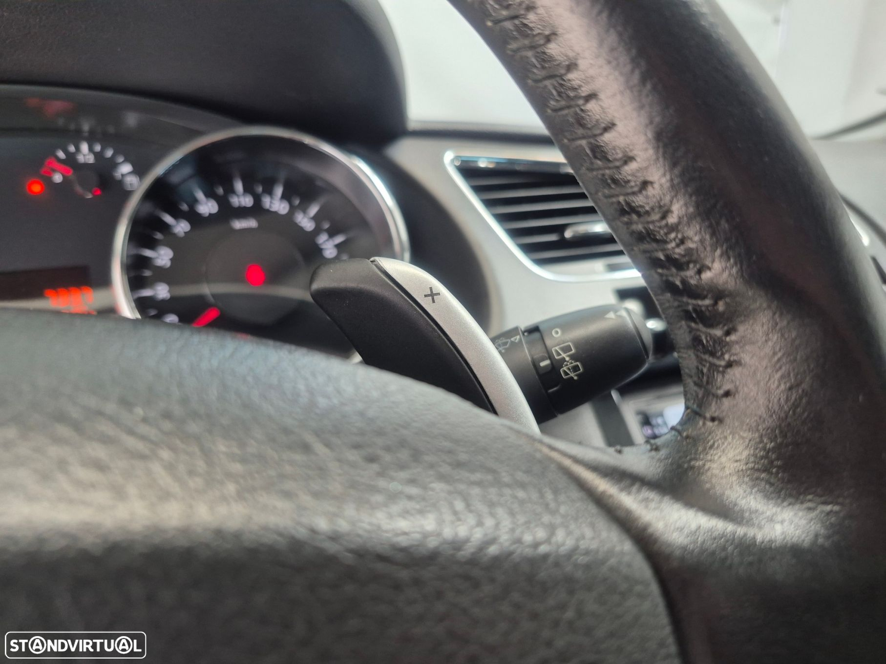 Peugeot 3008 1.6 e-HDi Active 2-Tronic - 13