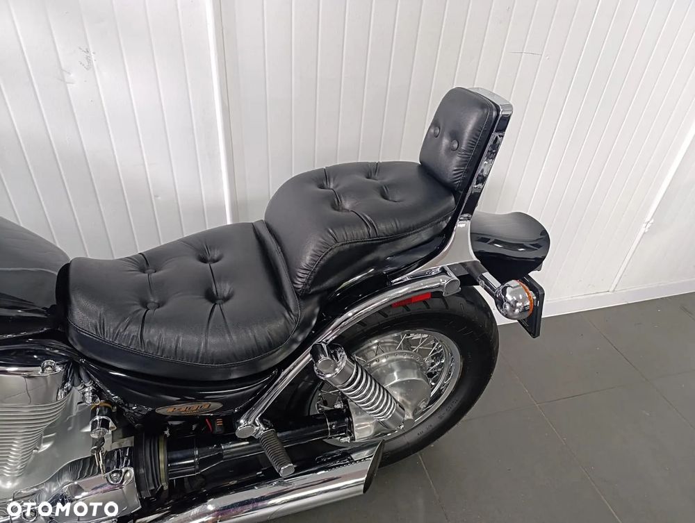 Suzuki Intruder - 12