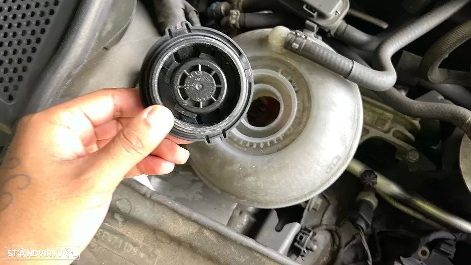 VW Passat 1.6 TDI Highline - 14