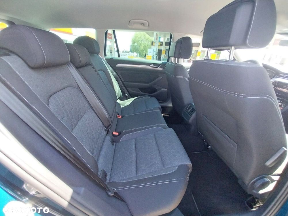 Volkswagen Passat Variant - 8