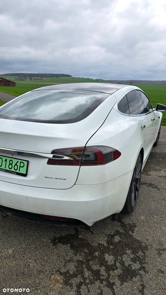 Tesla Model S - 6