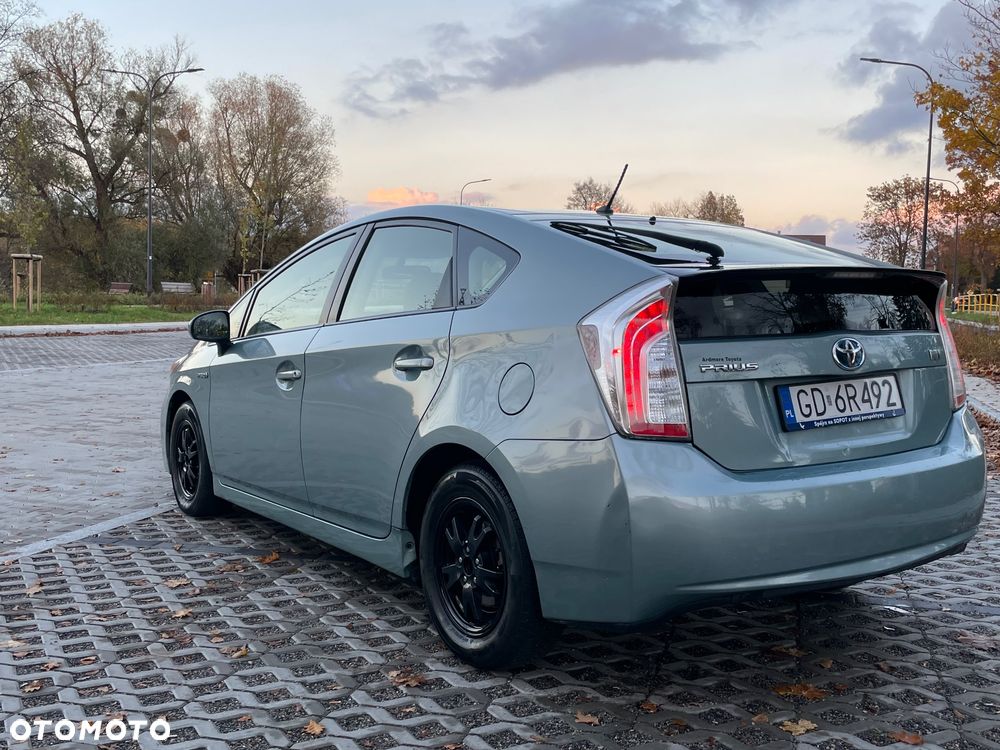 Toyota Prius (Hybrid) Executive - 8