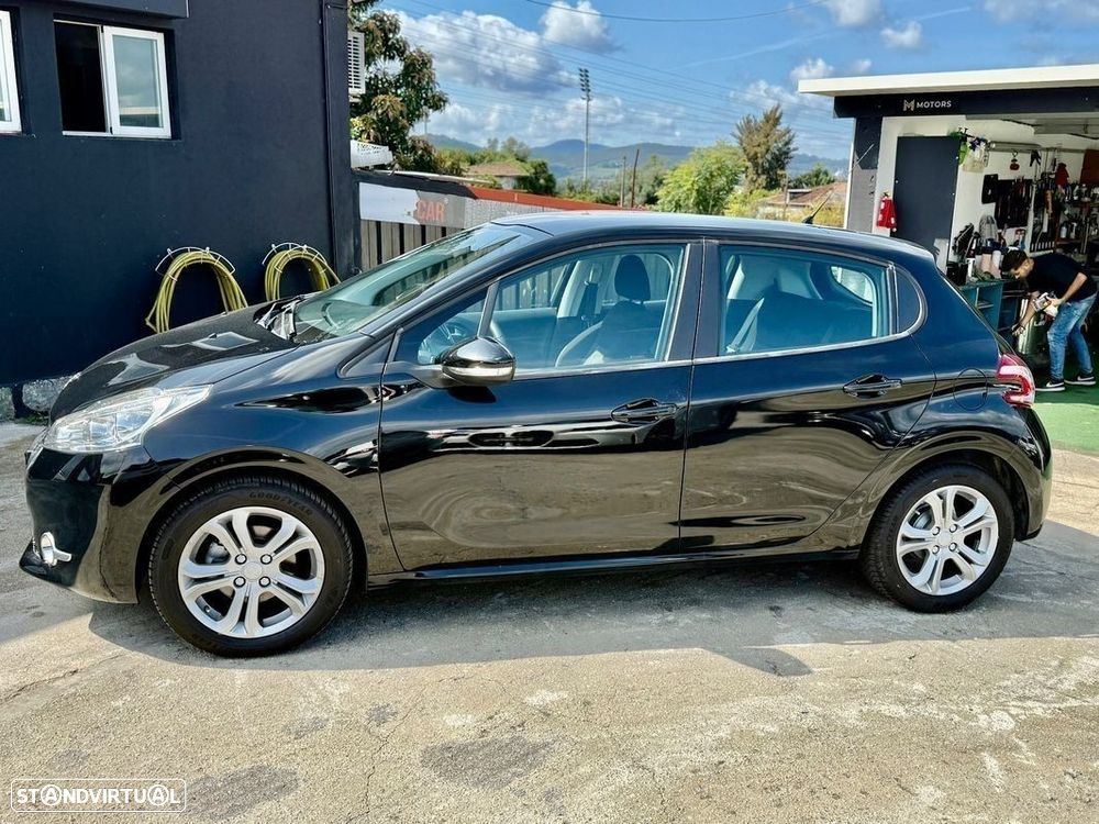 Peugeot 208 1.2 VTi SE Style - 28