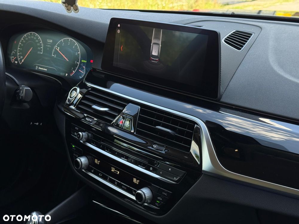 BMW Seria 5 530i Sport Line - 19