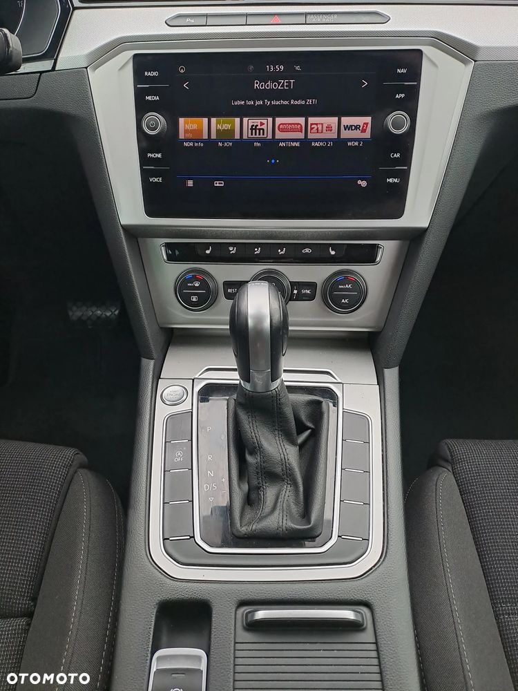 Volkswagen Passat Variant 2.0 TDI DSG (BlueMotion Technology) Comfortline - 17