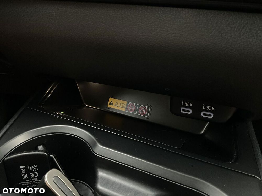 Lexus UX 300h F Sport Design AWD - 27