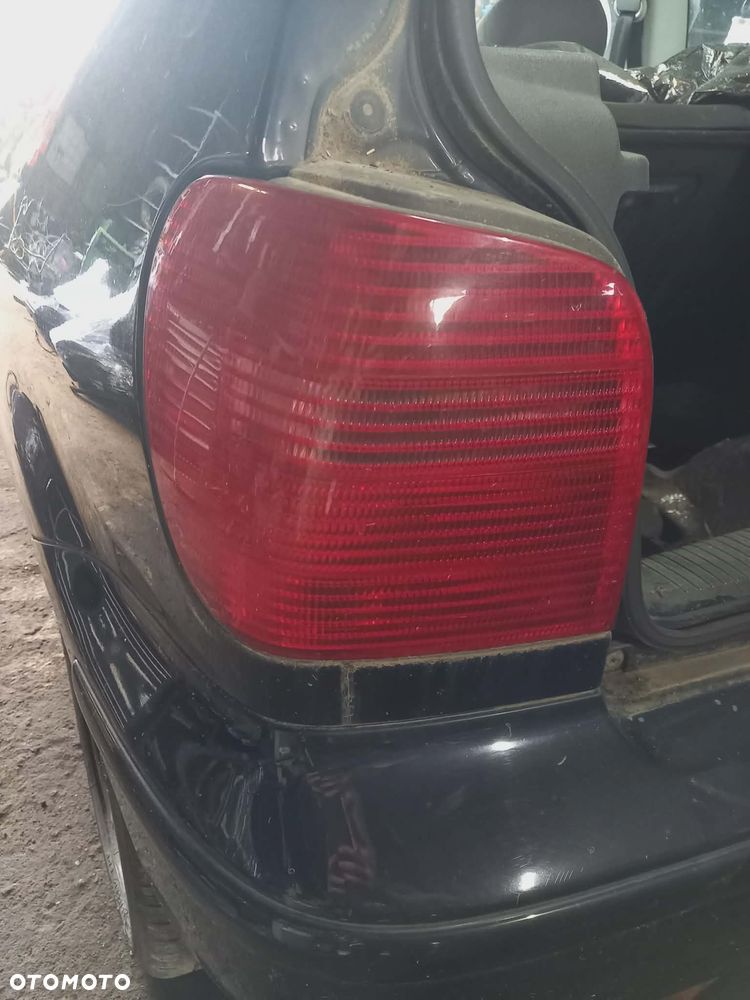 części  VW VOLKSWAGEN POLO III lift 6N2 czarne 3 drzwi 2001r hatchback LAMPY tył prawa lewa - 2