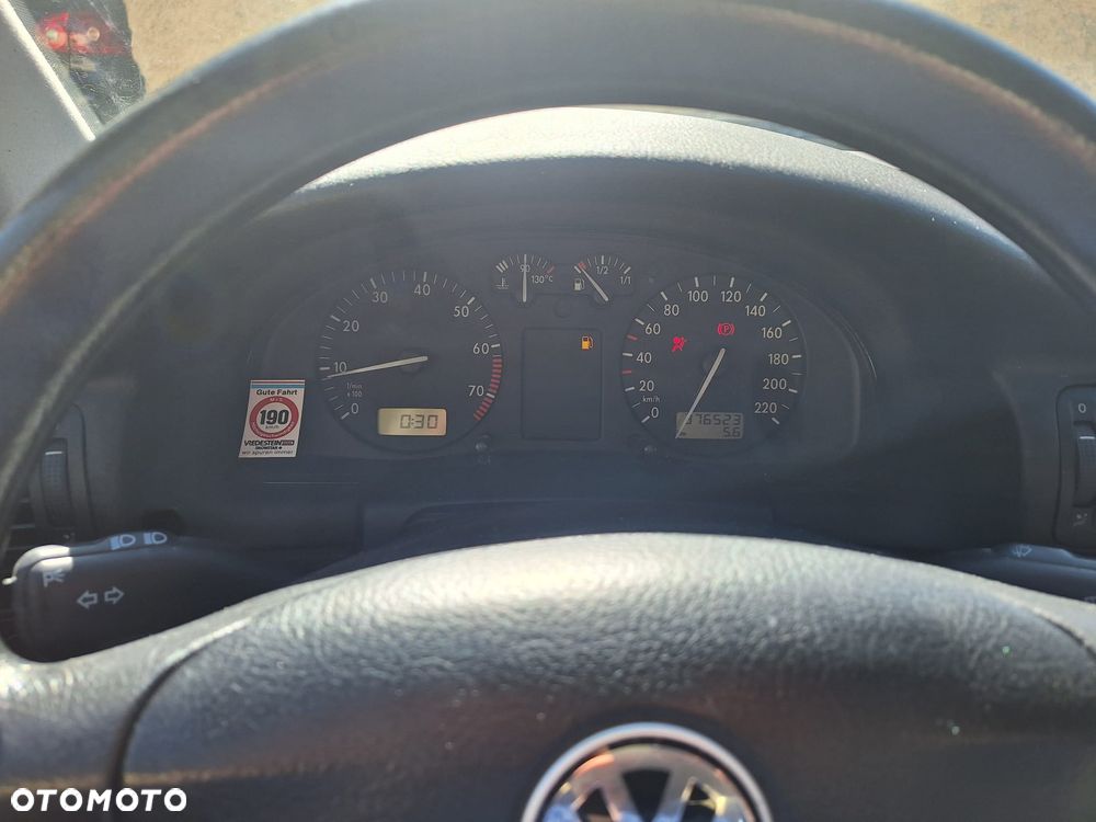 Volkswagen Passat - 11