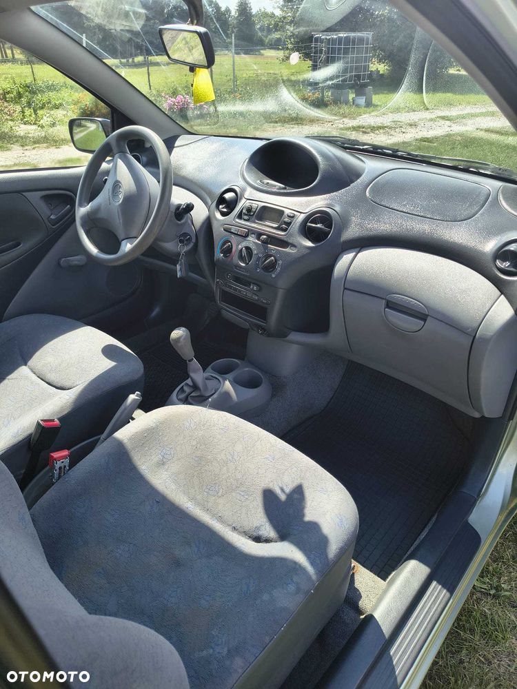 Toyota Yaris - 4